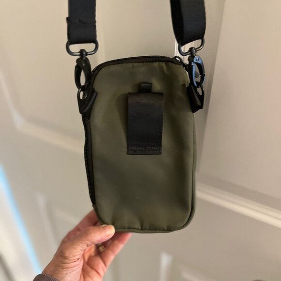 IHKWIP Everyday Essentials Crossbody EUC - Picture 5 of 5